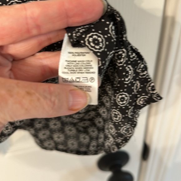 NWT Loft flutter Sleeve Top. - Picture 5 of 5